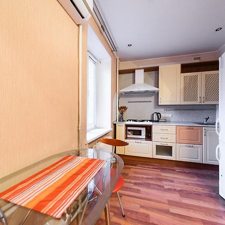 Apartment On Hryhoriia Chuprynky Kiev Eksteriør bilde