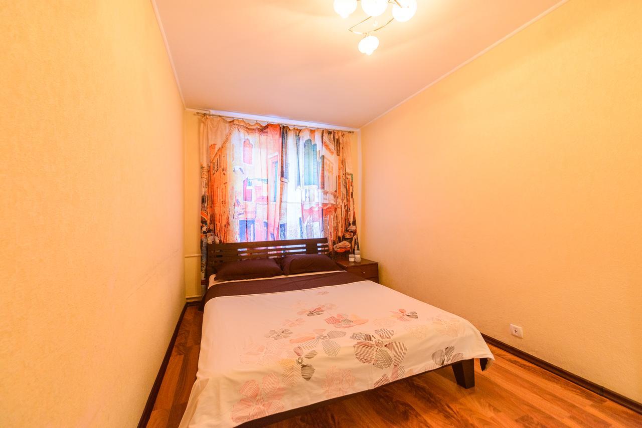 Apartment On Hryhoriia Chuprynky Kiev Eksteriør bilde