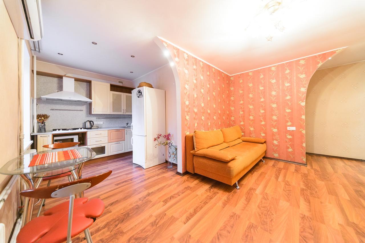 Apartment On Hryhoriia Chuprynky Kiev Eksteriør bilde