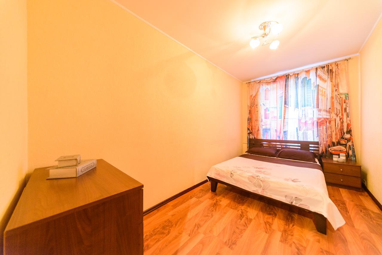 Apartment On Hryhoriia Chuprynky Kiev Eksteriør bilde