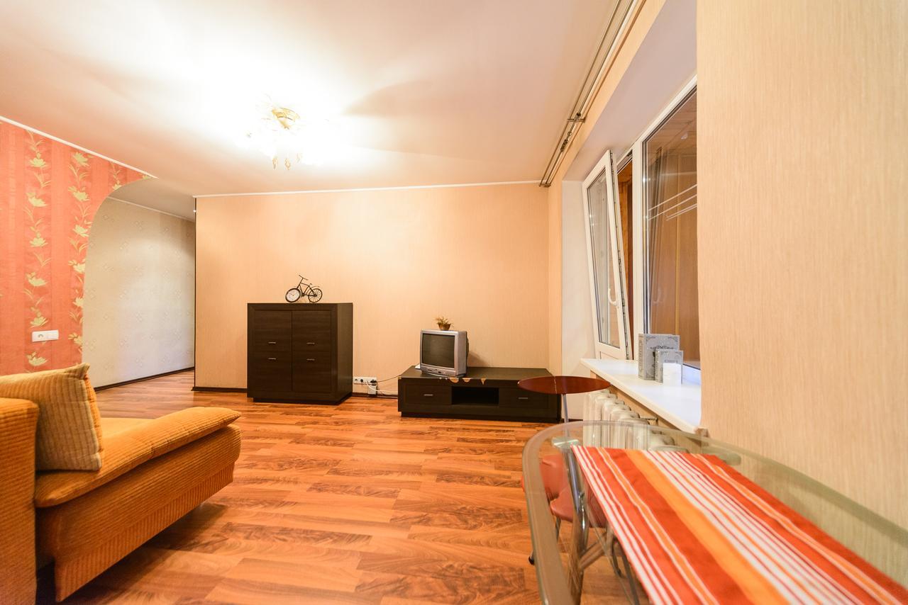 Apartment On Hryhoriia Chuprynky Kiev Eksteriør bilde