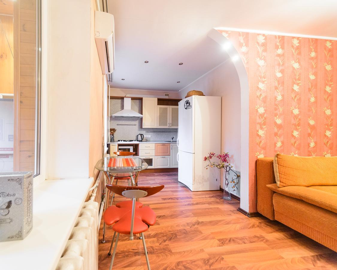 Apartment On Hryhoriia Chuprynky Kiev Eksteriør bilde